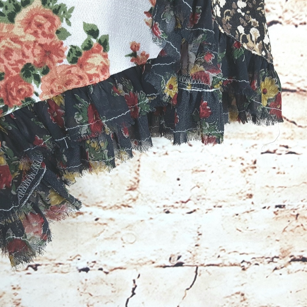 FREE PEOPLE|Moonlight Romance Floral Shorts Sz 6 - Picture 7 of 8